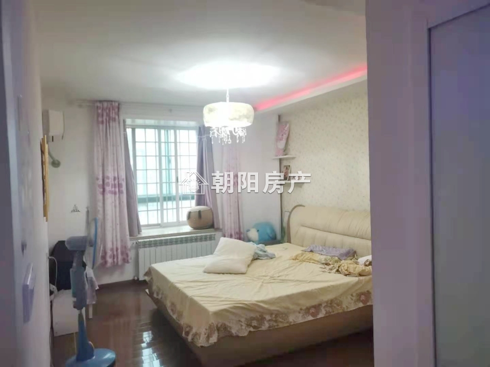 新光花园 125平 南向精装三室 满两年 交通便利