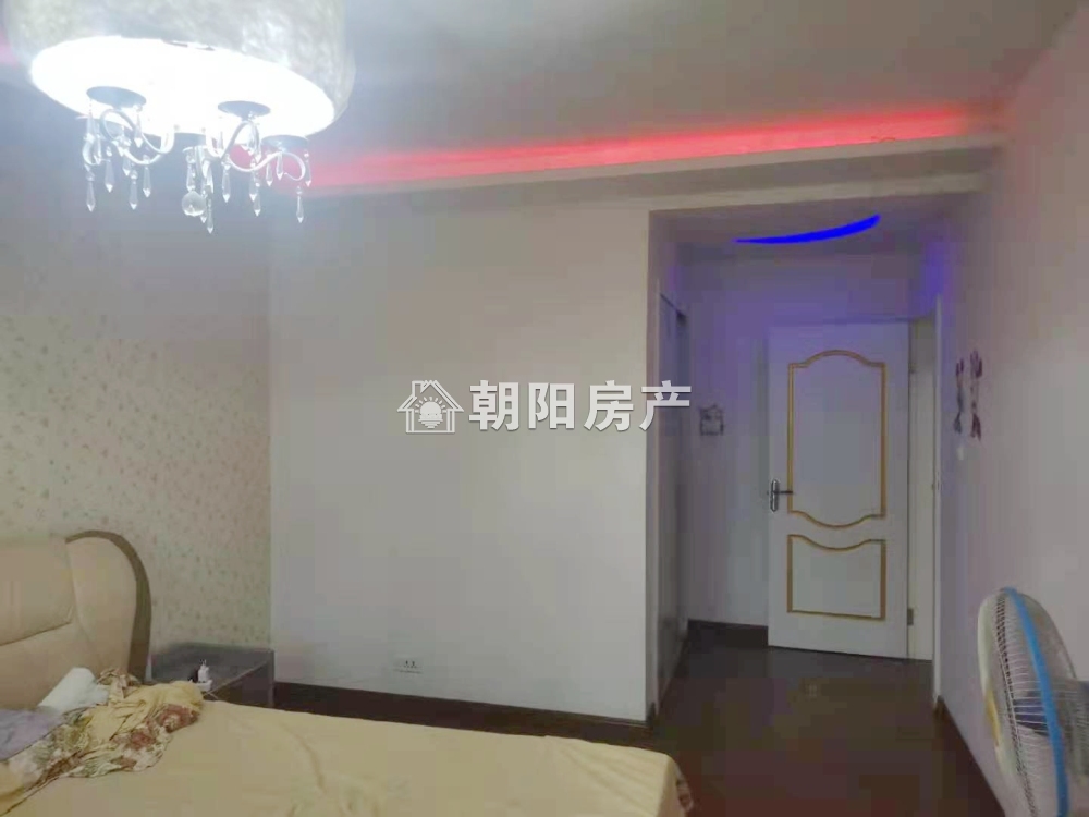新光花园 125平 南向精装三室 满两年 交通便利
