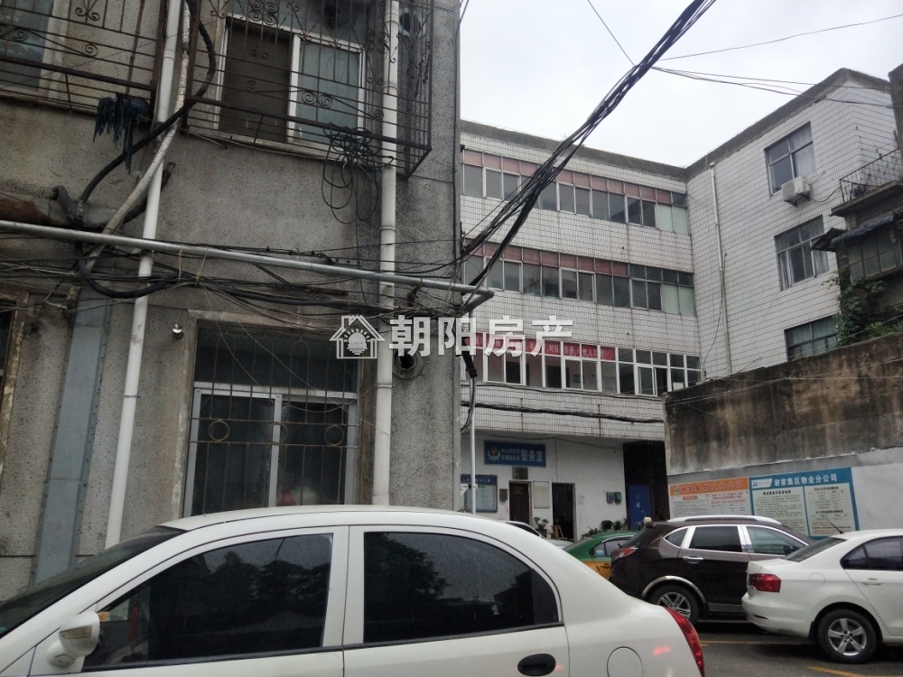 市政管理处大院 75平 南向两室中装 交通便利 学区房