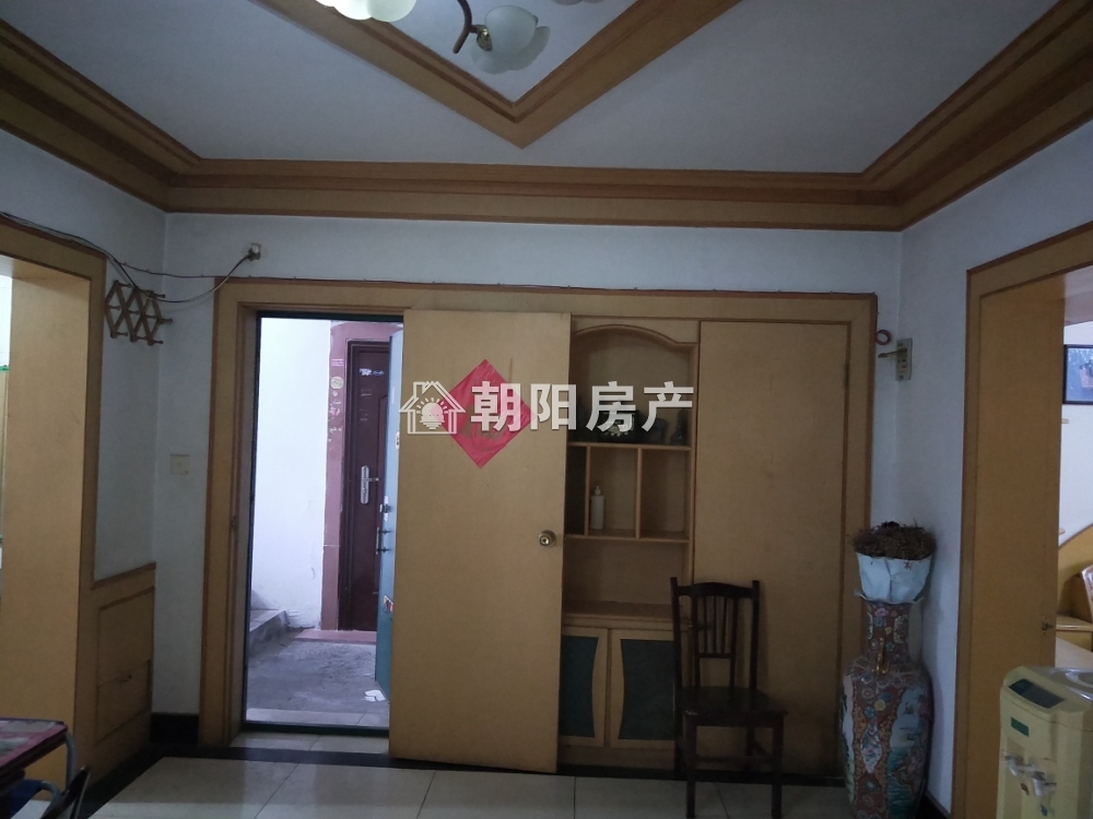市政管理处大院 75平 南向两室中装 交通便利 学区房