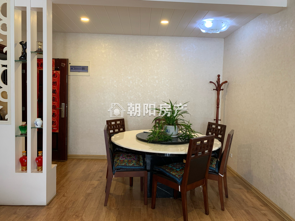湖滨公园城 138平 南向精装大三居 交通便利 采光好