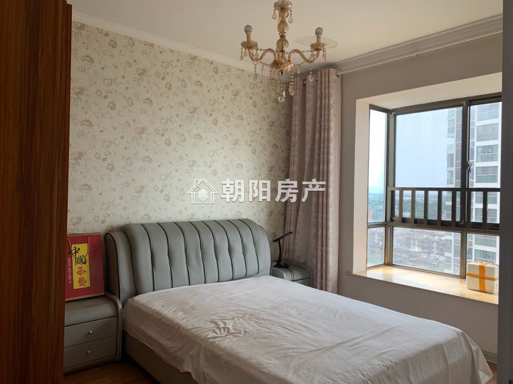 湖滨公园城 138平 南向精装大三居 交通便利 采光好