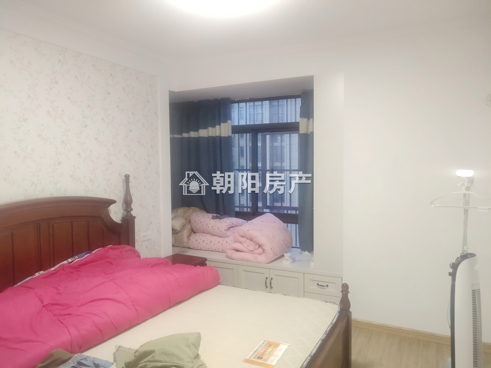 泉山湖香颂小镇 115平 精装三室朝南 交通便利 学区房