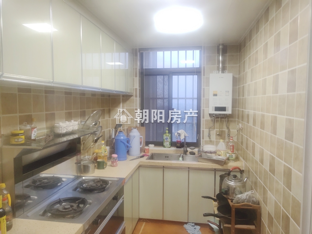 泉山湖香颂小镇 115平 精装三室朝南 交通便利 学区房
