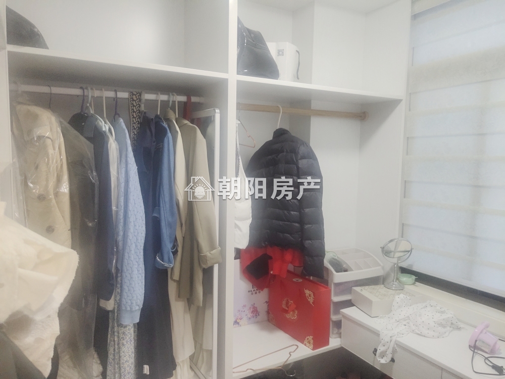 泉山湖香颂小镇 115平 精装三室朝南 交通便利 学区房