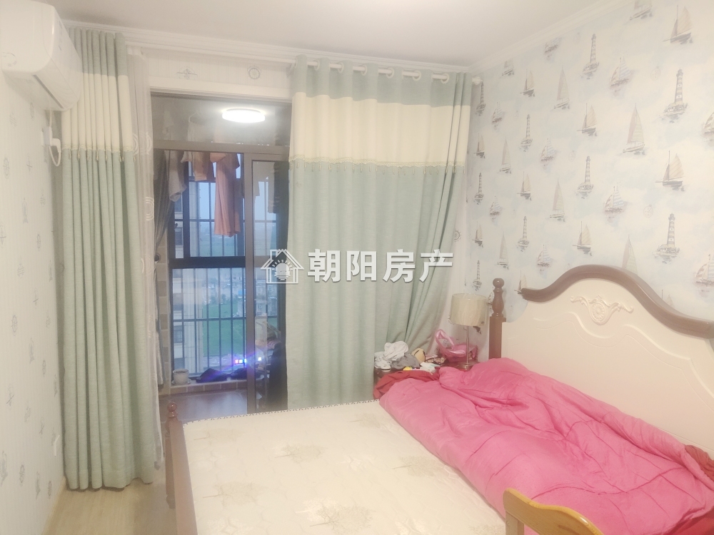 泉山湖香颂小镇 115平 精装三室朝南 交通便利 学区房
