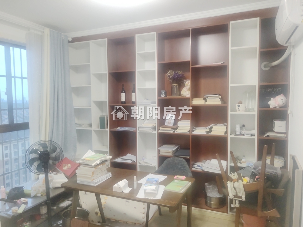 泉山湖香颂小镇 115平 精装三室朝南 交通便利 学区房