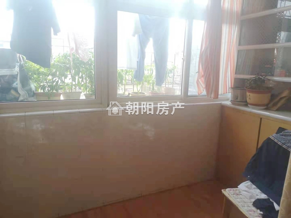 通达四村 75平 南向精装三室 满两年 购物便捷