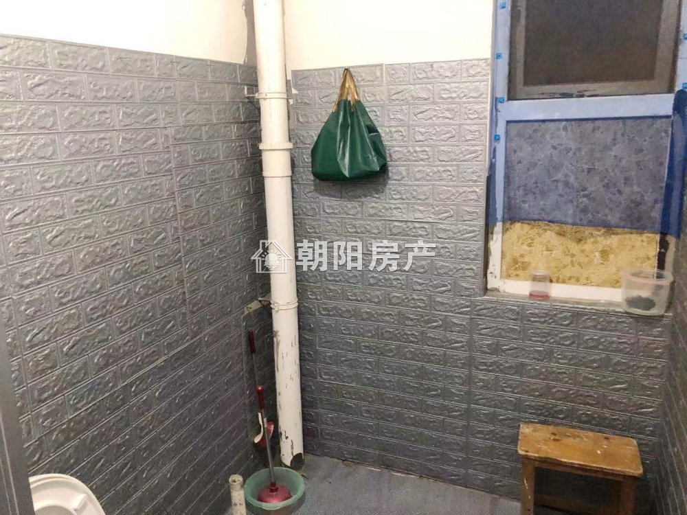 中环国际广场仕府 116平 南向三室两厅 交通便利 采光好 随时看房