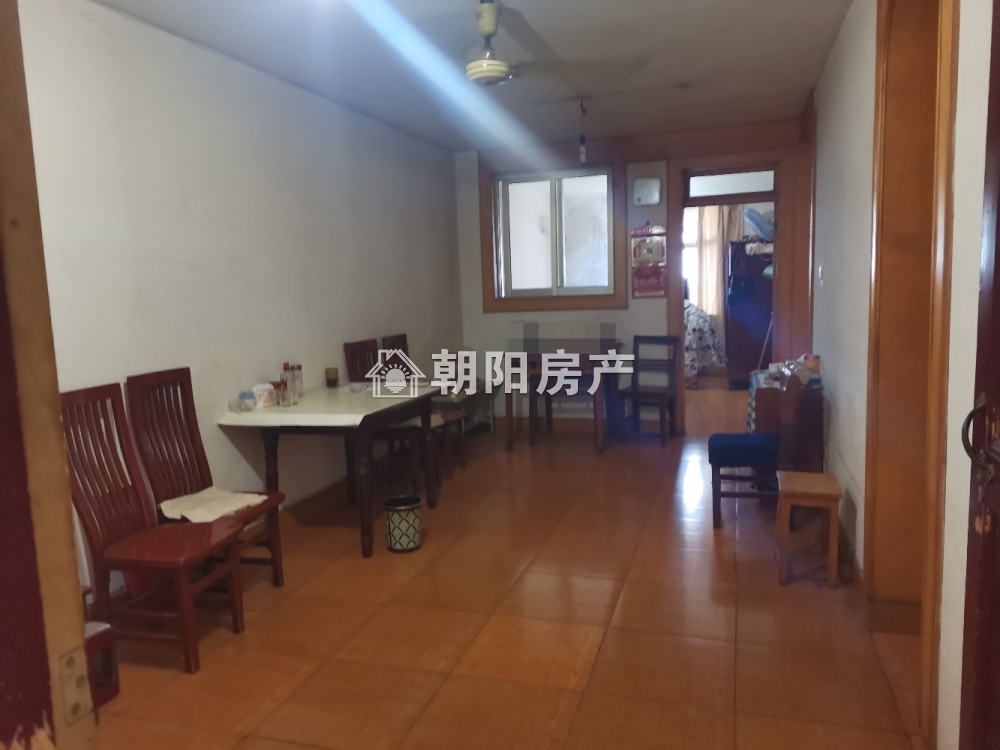商业村 82平 南向三室一厅 简装 配套齐全 单价3026元/平