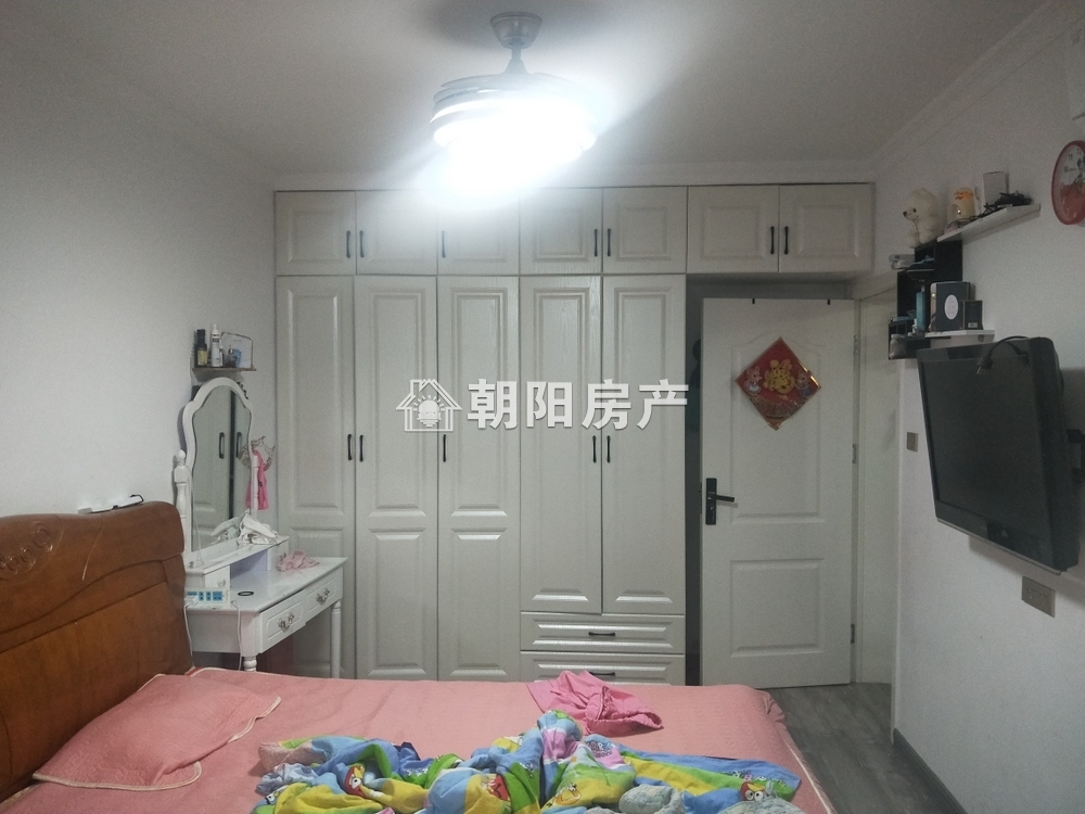 谢四小综合楼 83平 南向三居 满两年 交通便利