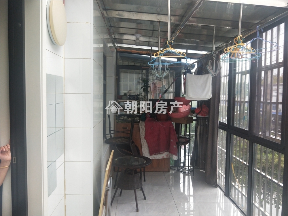 谢四小综合楼 83平 南向三居 满两年 交通便利