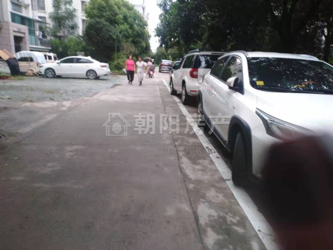 现代汉城 106平 精装南朝三室 满两年 交通便利 学区房