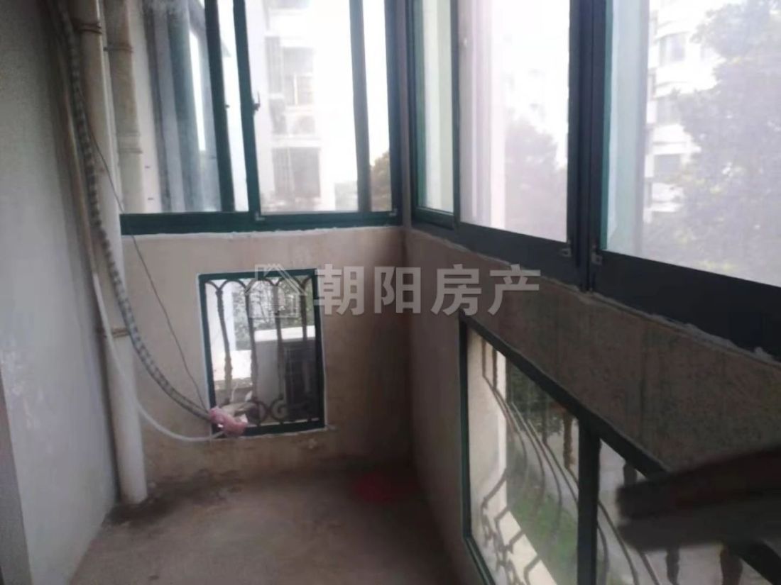 现代汉城 106平 精装南朝三室 满两年 交通便利 学区房