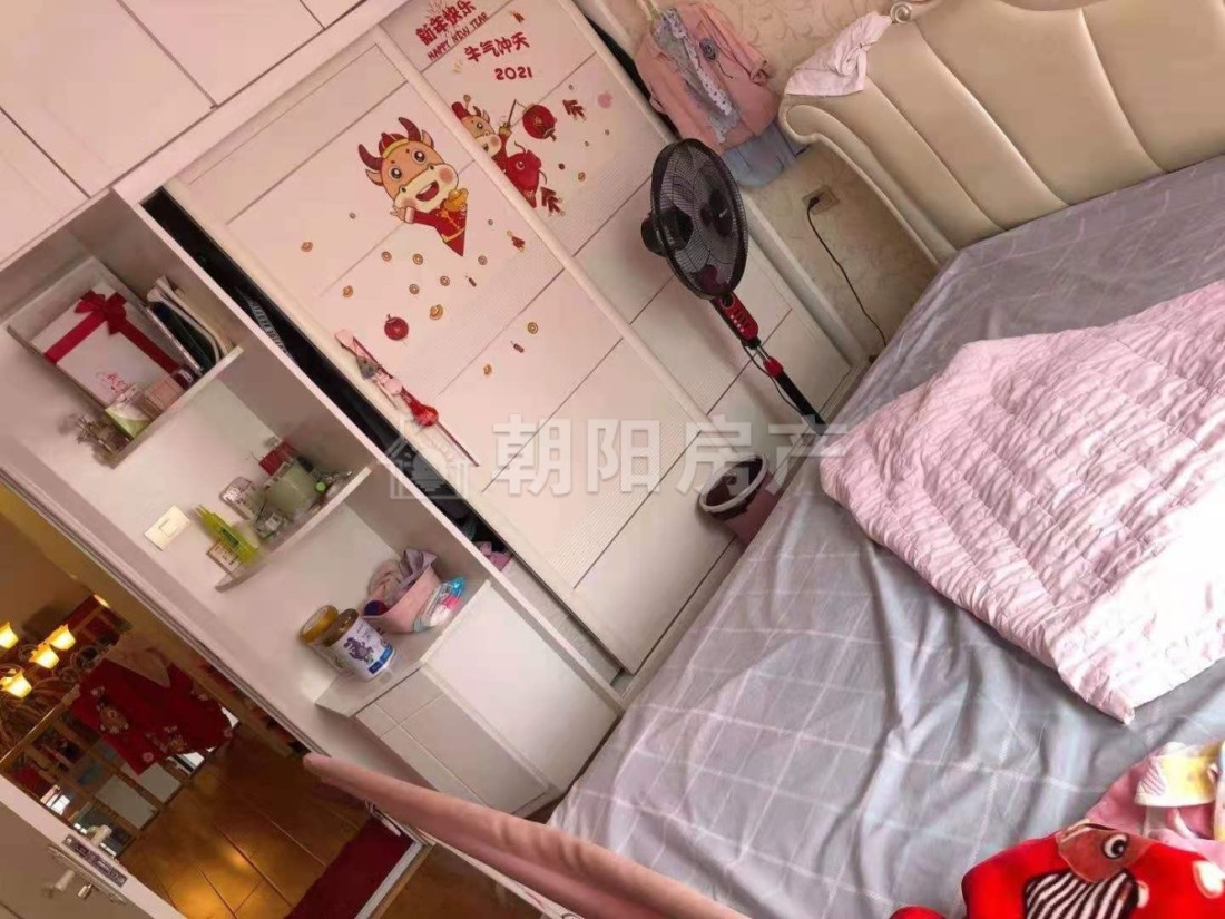 金地华府 69平 精装三居朝南 满两年 学区房