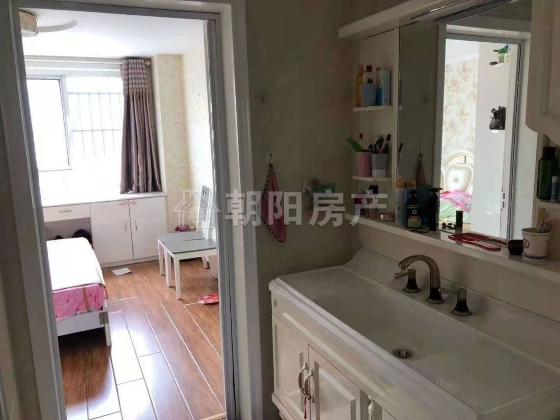 金地华府 69平 精装三居朝南 满两年 学区房