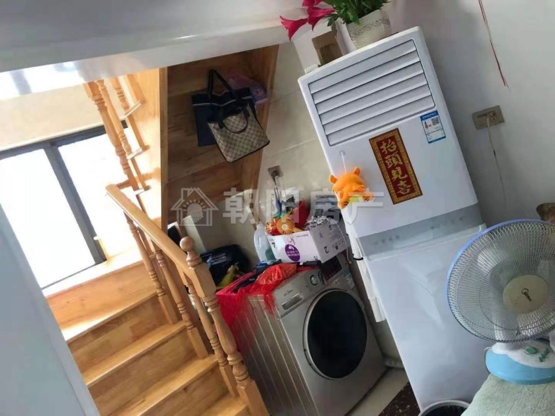 金地华府 69平 精装三居朝南 满两年 学区房