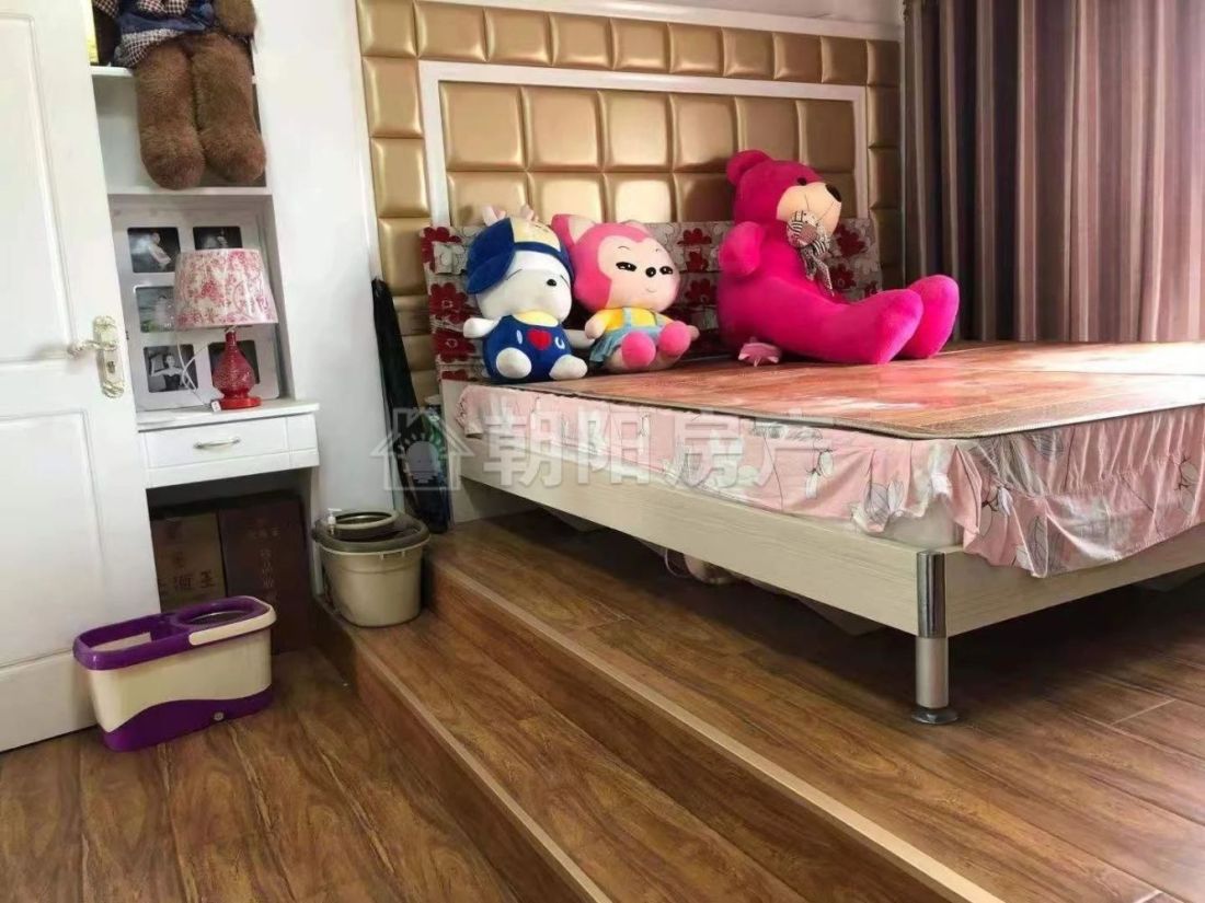 金地华府 69平 精装三居朝南 满两年 学区房