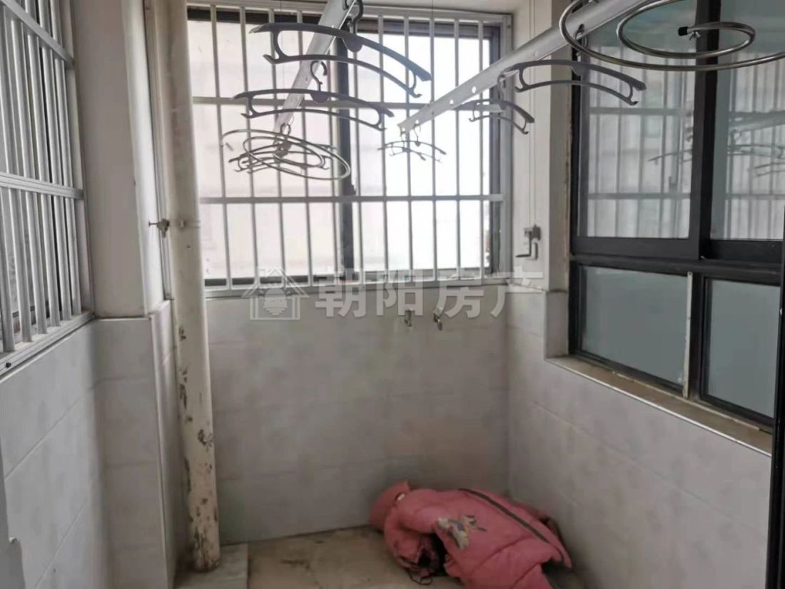 华夏中央广场 105平 南向三居 学区房 满两年
