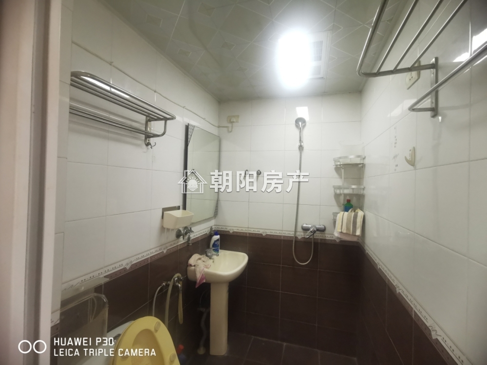 银工家属楼 89平 南向两室 满两年 交通便利