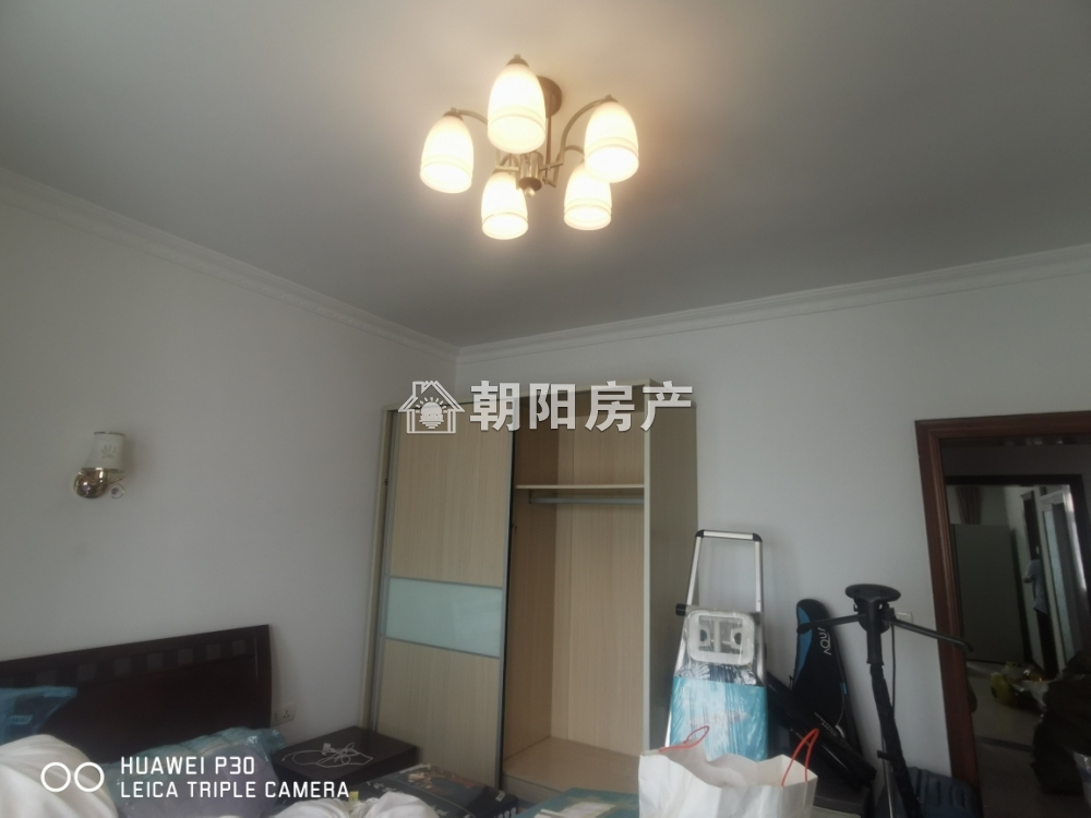 银工家属楼 89平 南向两室 满两年 交通便利