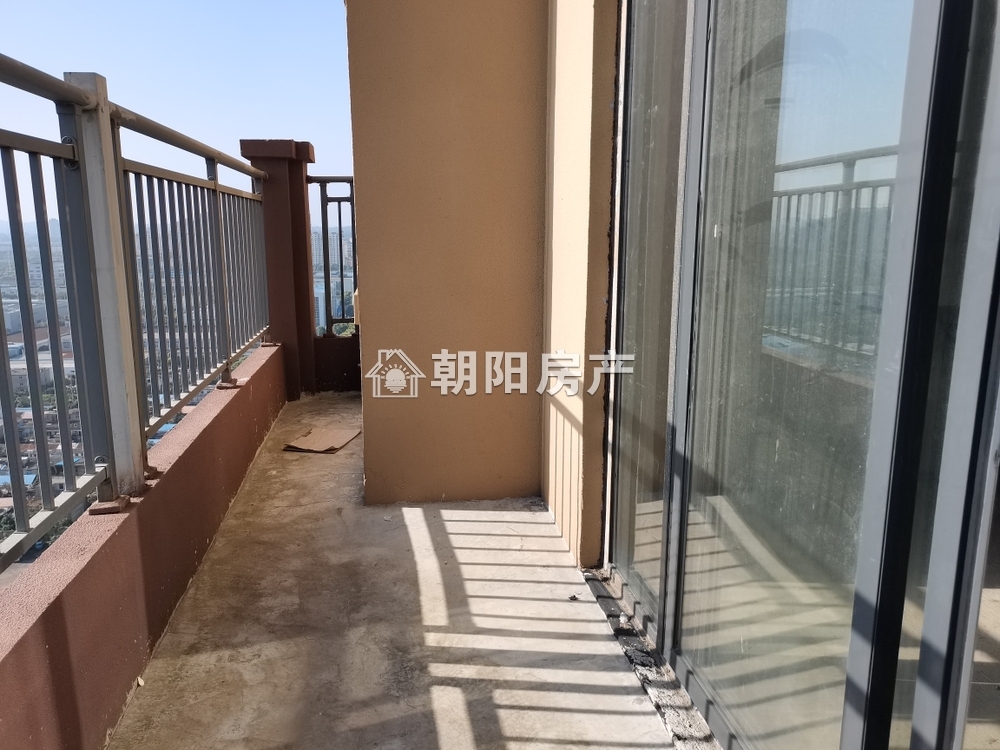 东城国际 115平 南向三室 高楼层采光好 交通便利