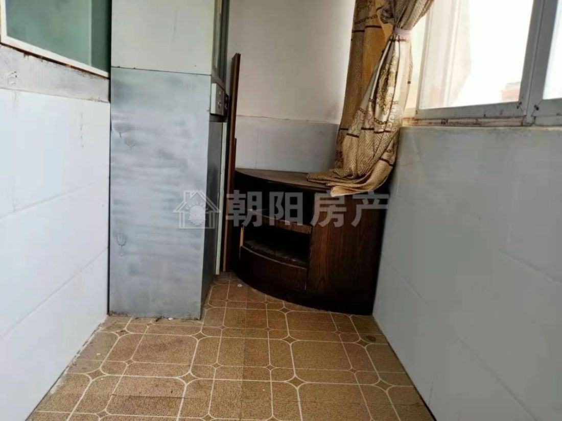 建筑公司家属楼 65平 朝南两居 简装 交通便利