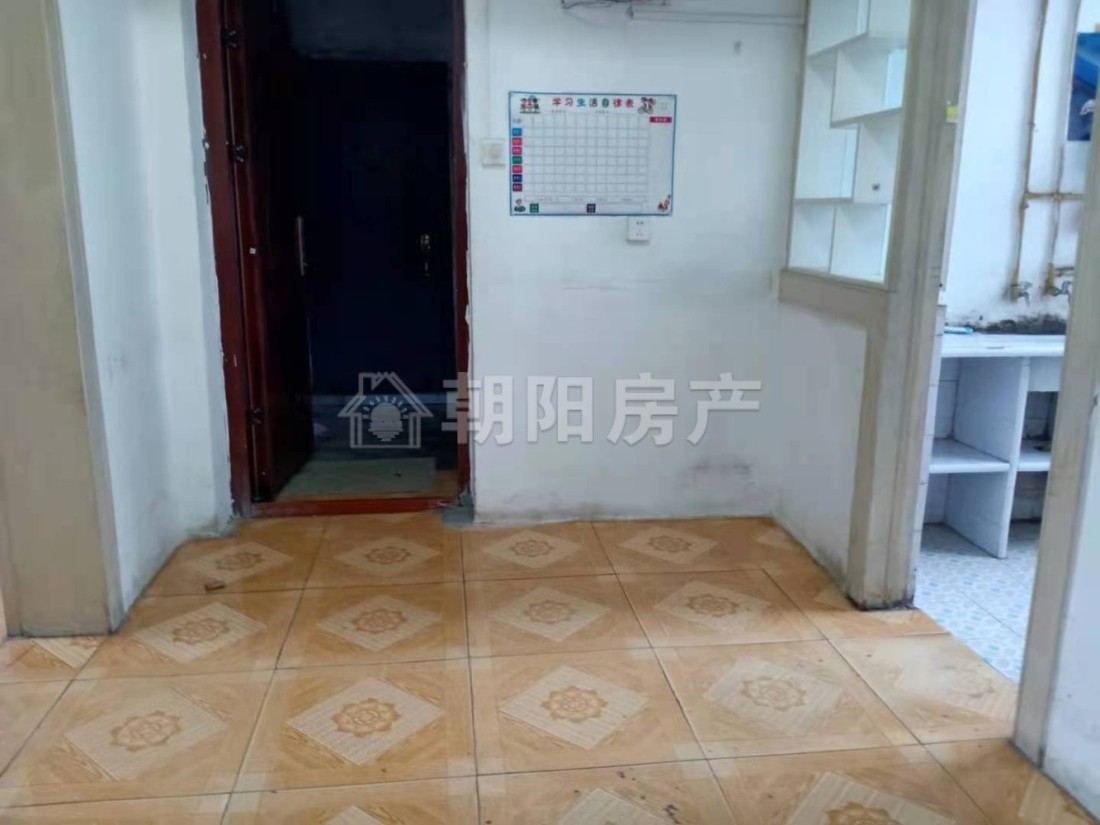 建筑公司家属楼 65平 朝南两居 简装 交通便利