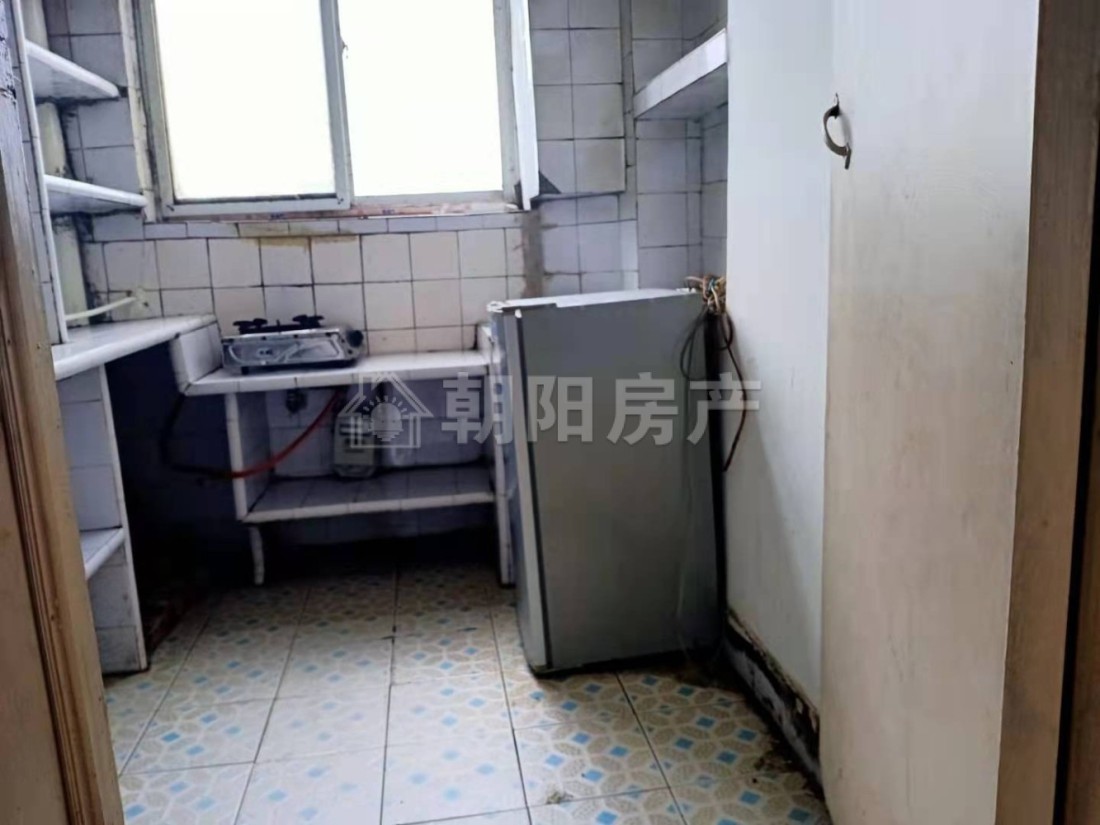 建筑公司家属楼 65平 朝南两居 简装 交通便利