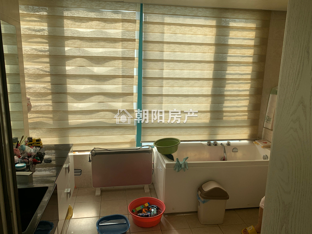 银鹭万树城 135平 南向精装三室 满两年 交通便利