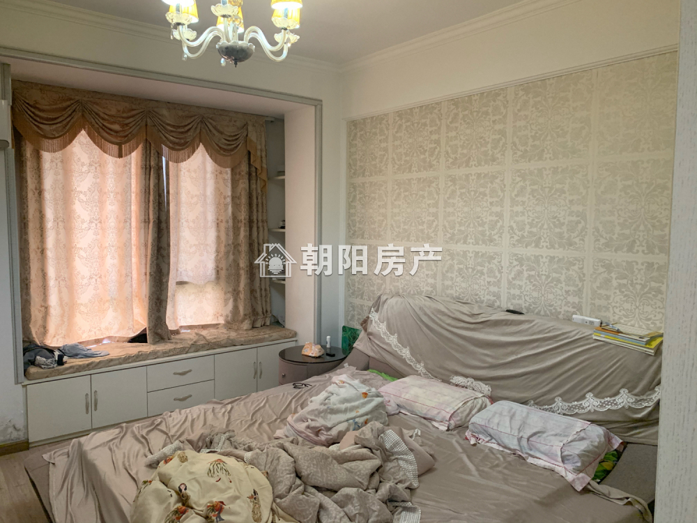 银鹭万树城 135平 南向精装三室 满两年 交通便利