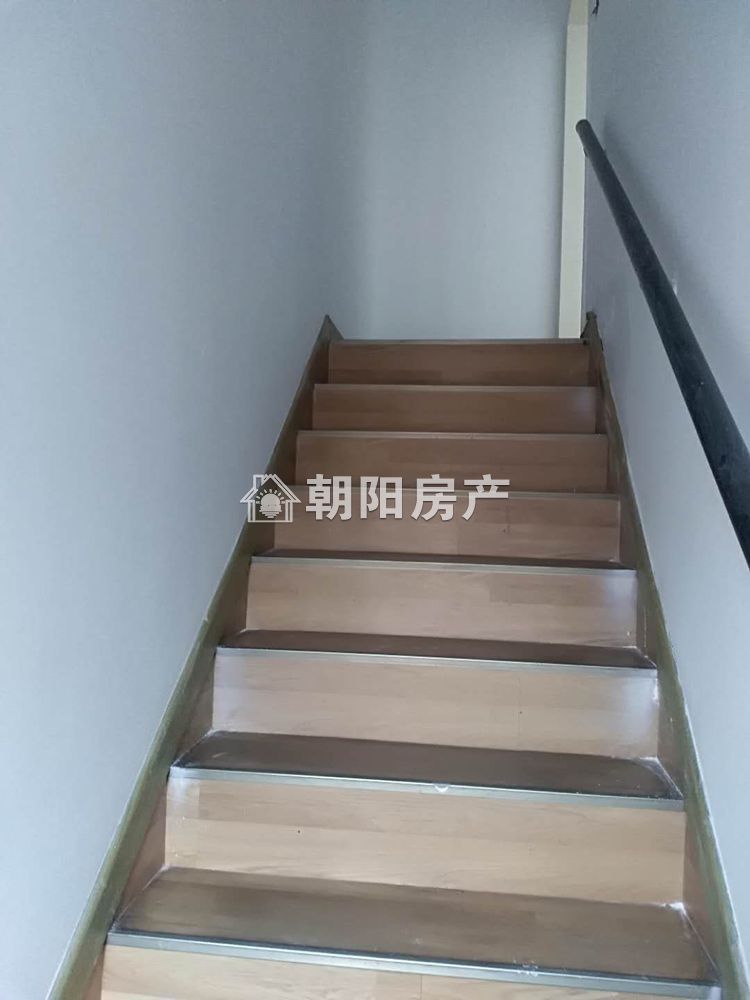 国庆花园 130平 南向精装三居 满两年 学区房 2692元/平