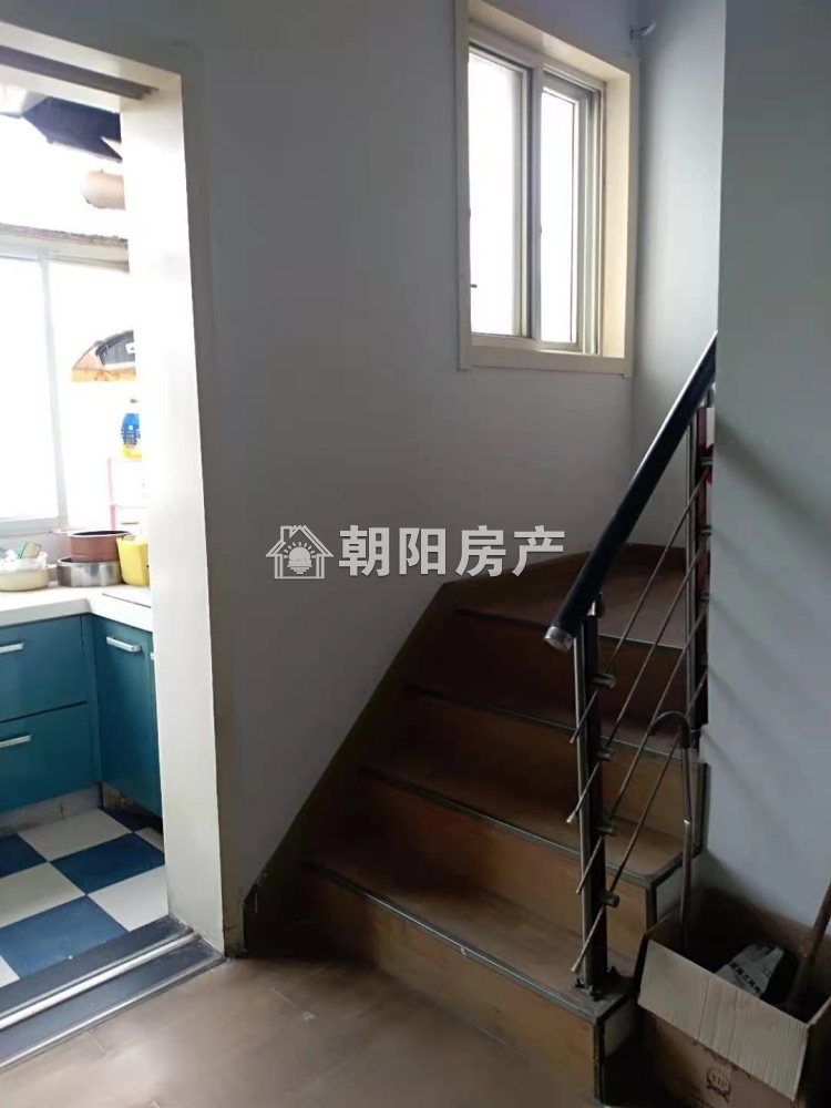 国庆花园 130平 南向精装三居 满两年 学区房 2692元/平