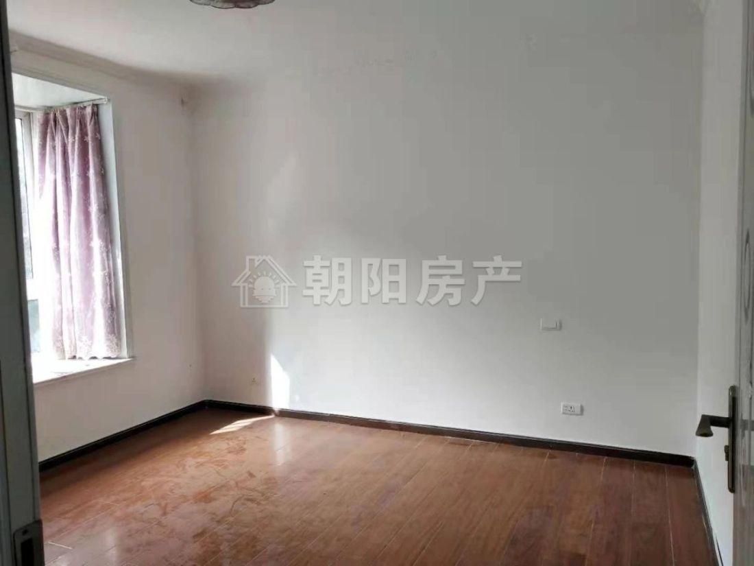 卧龙山庄西区 78平 精装两居朝南 交通便利 随时看房