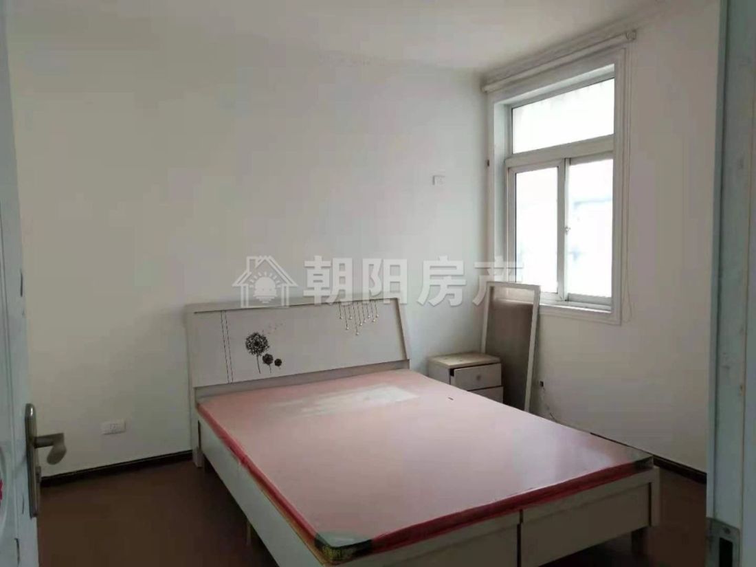 卧龙山庄西区 78平 精装两居朝南 交通便利 随时看房