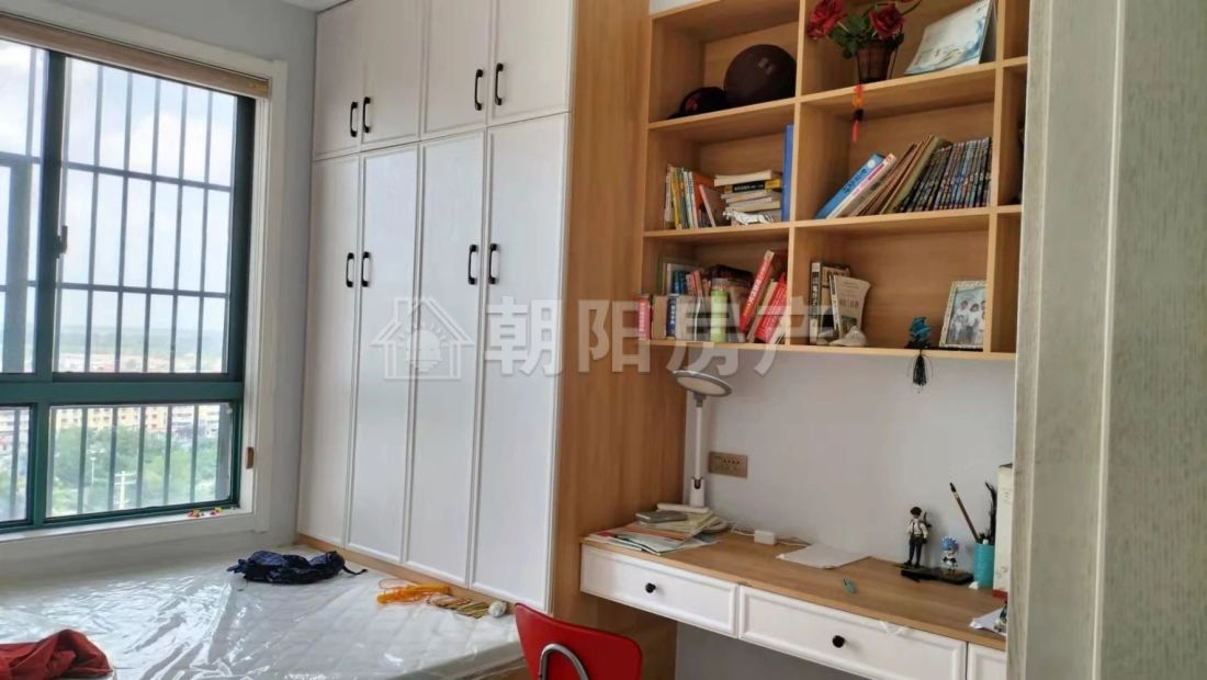 东湖新城 117平 南向精装三室 满两年 交通便利