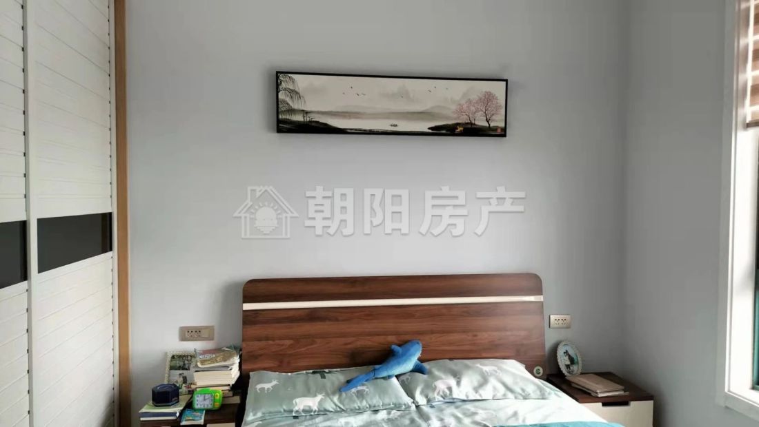 东湖新城 117平 南向精装三室 满两年 交通便利