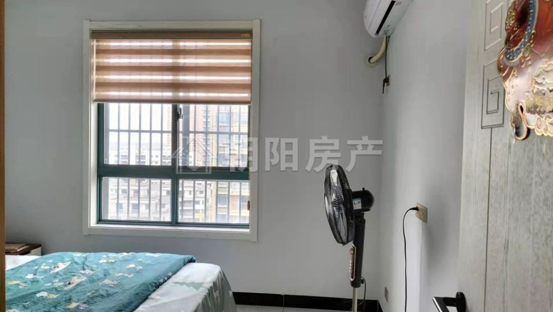 东湖新城 117平 南向精装三室 满两年 交通便利