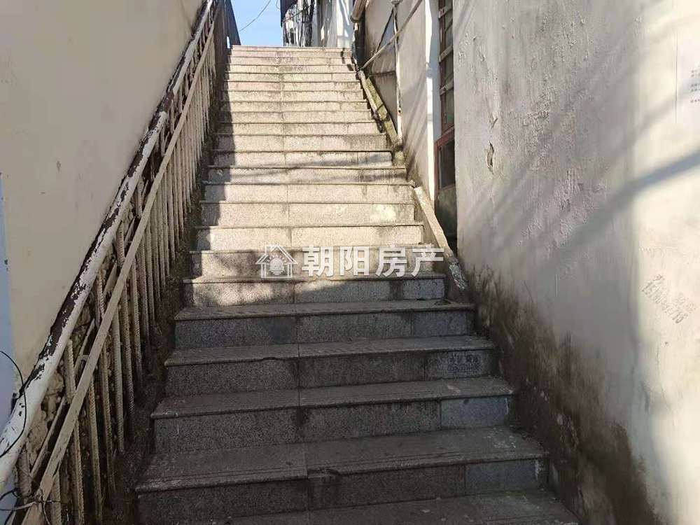水利局家属楼 80平 朝南两室 交通便利 学区房 随时看房