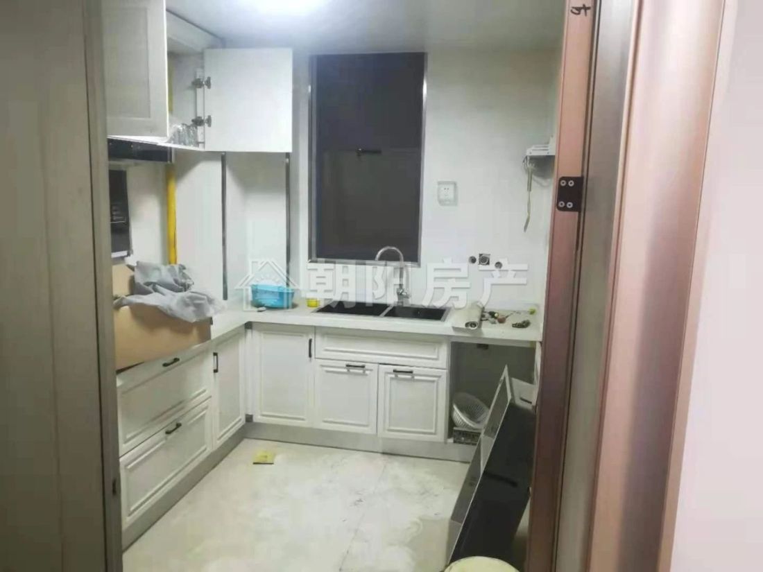 凤凰湾H地块 105平 南向两室简装 交通便利 4571元/平