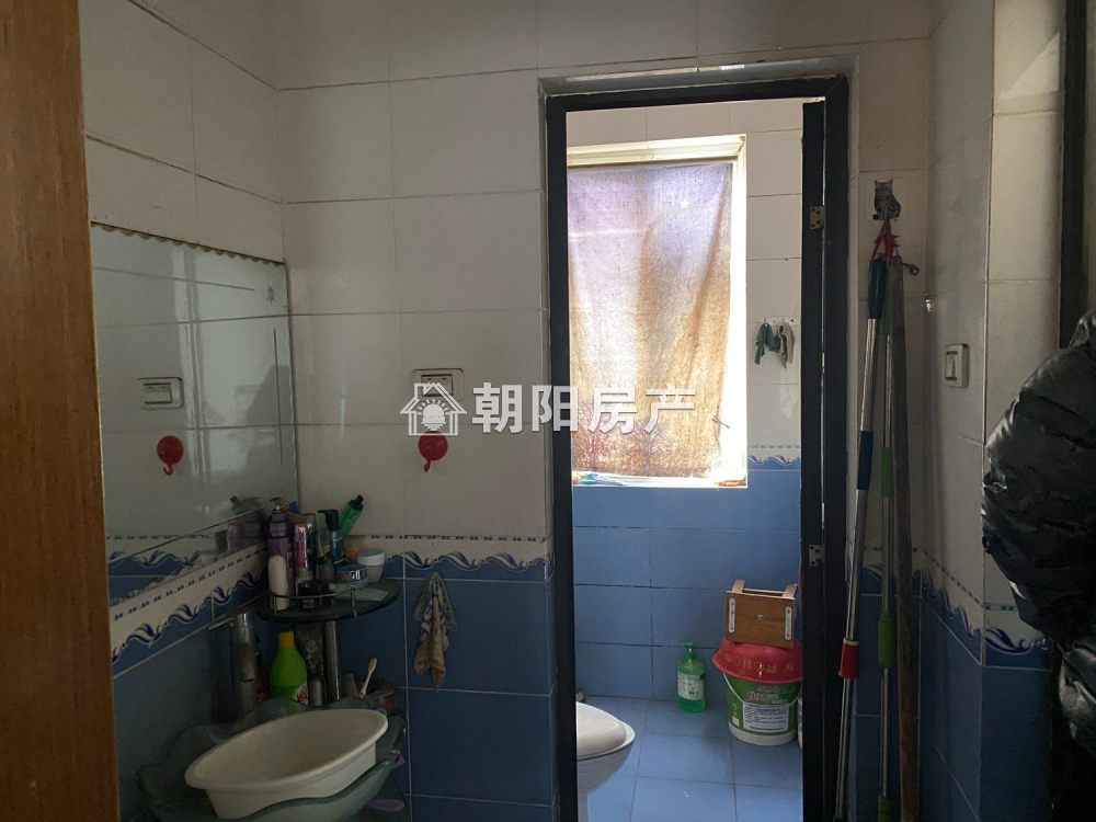 桂园小区 100平 朝南三室简装 交通便利 配套齐全