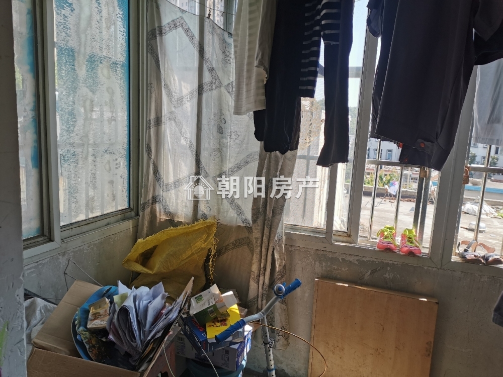 香港街 73平 南北通透两室一厅 配套齐全 20万/平