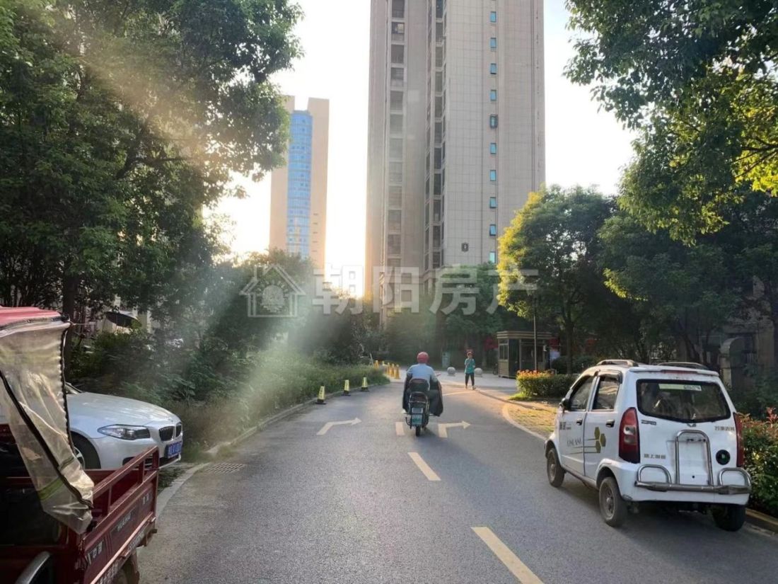 紫金苑 112平 南向三室 满两年 学区房 交通便利