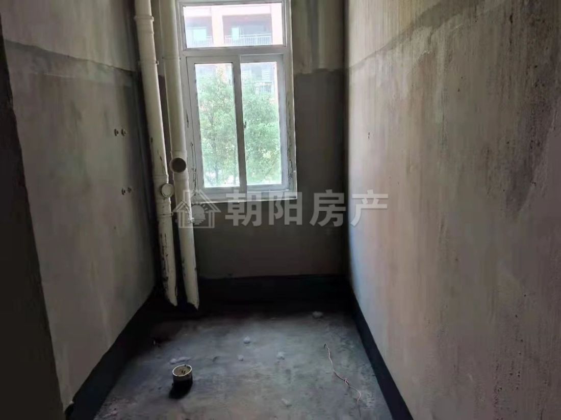 凤凰首府 127平 南向三室二厅 随时看房 毛坯房