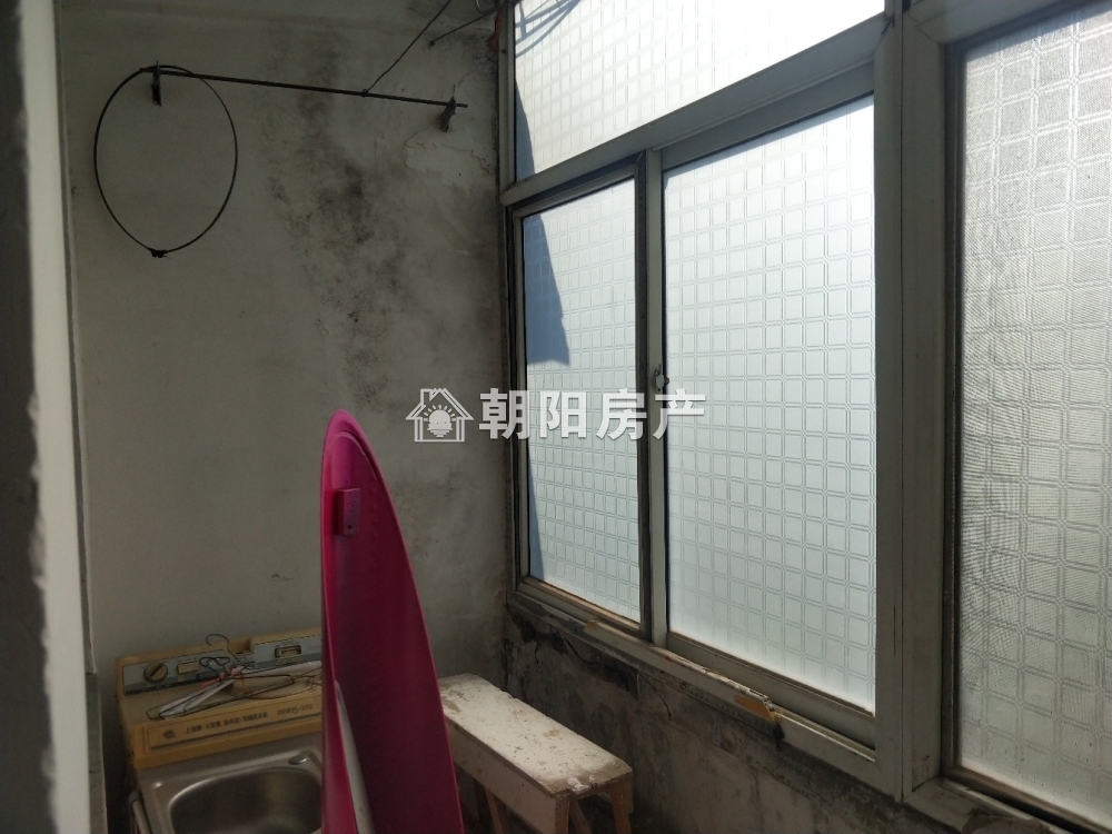 水泥厂支架村 57平 朝南两室一厅 购物便捷 低总价