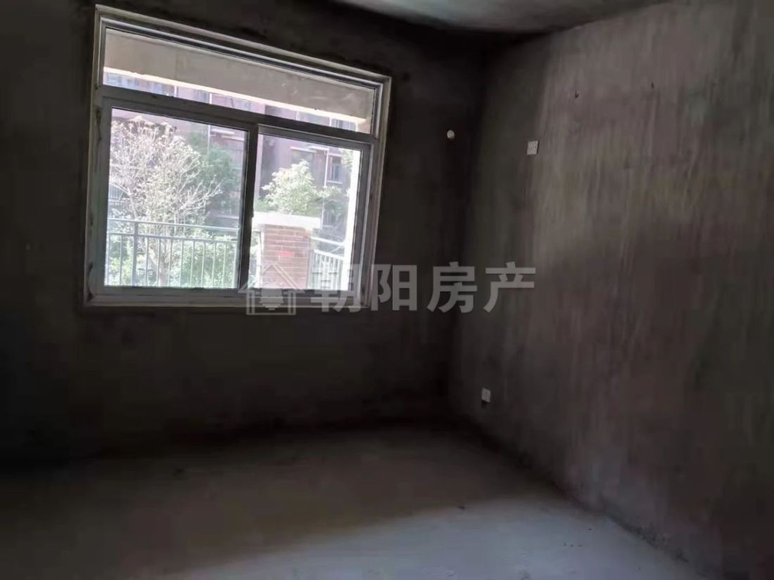 凤凰首府 127平 南向三室二厅 随时看房 毛坯房
