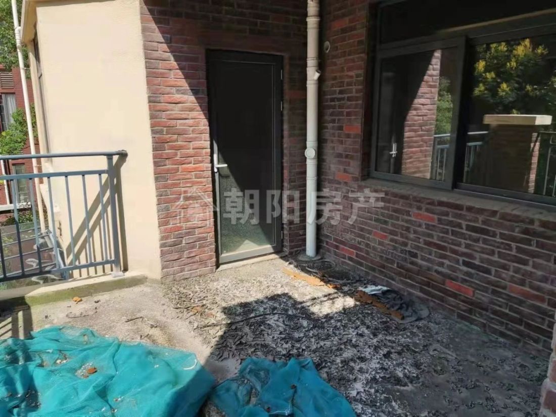 凤凰首府 127平 南向三室二厅 随时看房 毛坯房
