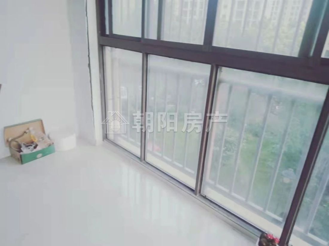 紫金苑 101平 南向三室 满五唯一 交通便利 简装
