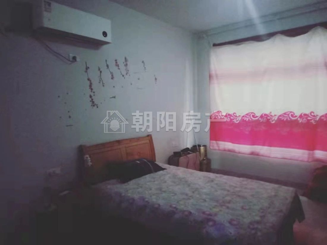 紫金苑 101平 南向三室 满五唯一 交通便利 简装