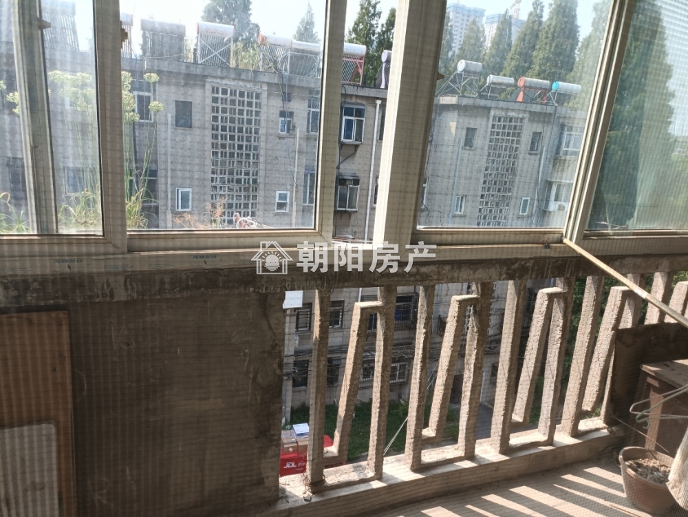 理工大家属楼 66平 南向三室 交通便利 高楼层采光好